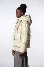 Gertrudesite Lili Bright veste et brillante courte