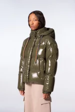 Gertrudesite Lili Bright veste et brillante courte
