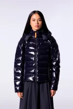 Gertrudesite Doudoune légère et cintrée en nylon brillant, France Bright Dark Night